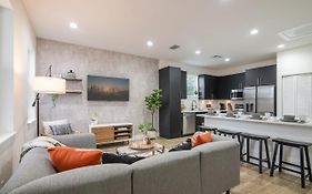 Private Cottage - King Beds, Brand New, Near Beach, Golfing, Shopping & Restaurants