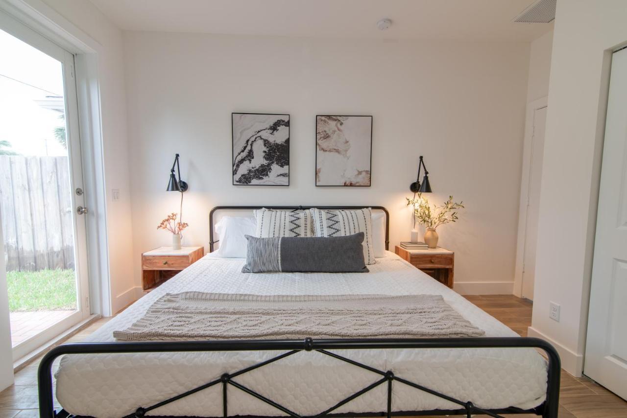 Private Cottage - King Beds, Brand New, Near Beach, Golfing, Shopping & Restaurants Lake Worth Beach Exterior photo